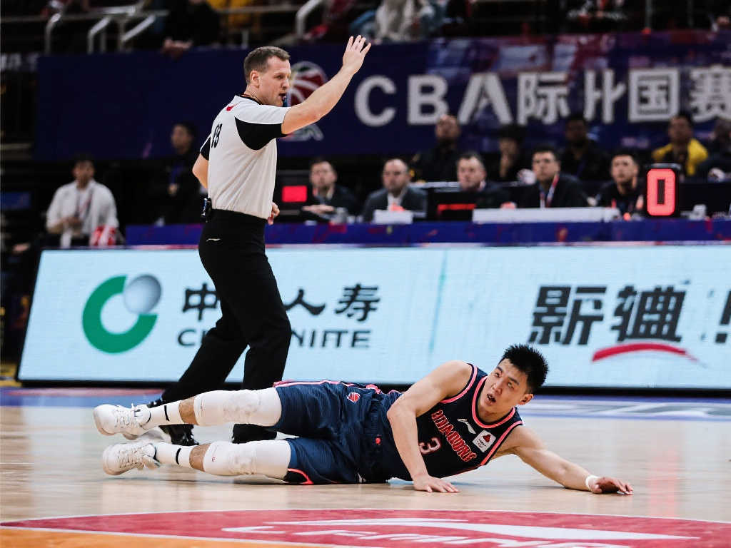 中头球破门 中头球破门